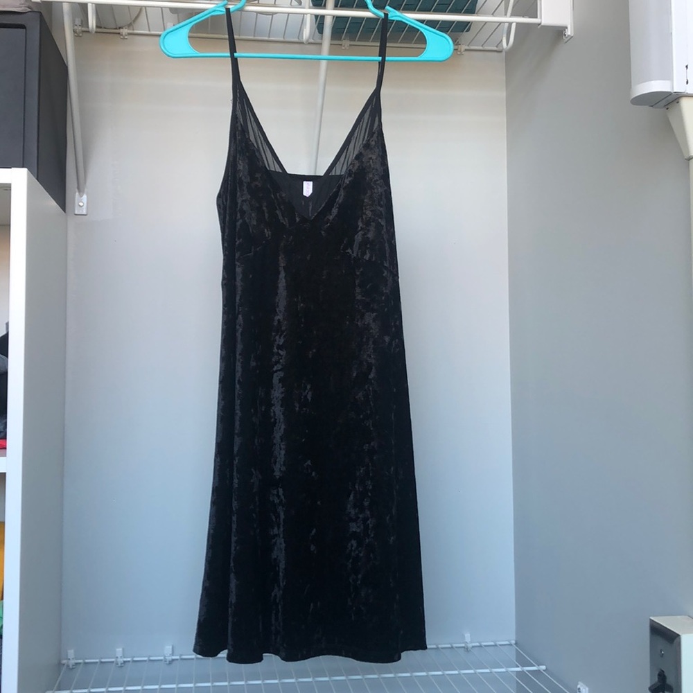 Black crushed velvet dress!